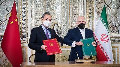 Iranian Foreign Minister Mohammad Javad Zarif and State Councilor of the People’s Republic of China Wang Yi at the signing of the Iran–China 25-year Cooperation Program in Tehran on March 27, 2021. Credit: Erfan Kouchari via Wikimedia Commons.