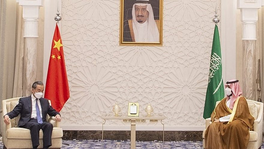 Chinese Foreign Minister Wang Yi meets with Saudi Arabian Crown Prince Mohammed bin Salman in Riyadh, Saudi Arabia, on March 24, 2021. (MEMR)