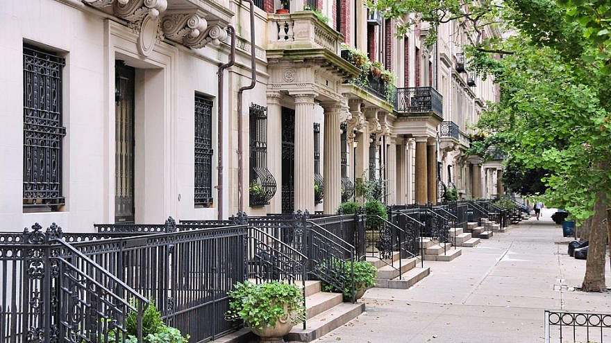 Townhouses in New York City's Upper West Side. Credit: Tupungato/Shutterstock.