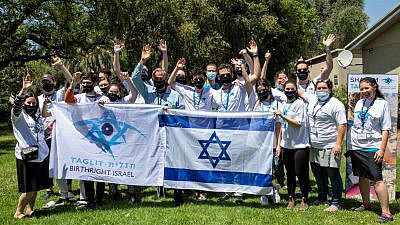 The first Birthright Israel group after a year-long absence due to the coronavirus pandemic, May 24, 2021. Photo by Erez Uzir.