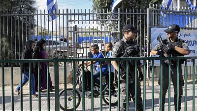Israeli police officers secure a Jewish school in Lod following recent clashes between Jewish and Arab residents of the city, May 23, 2021. Photo by Flash90.
