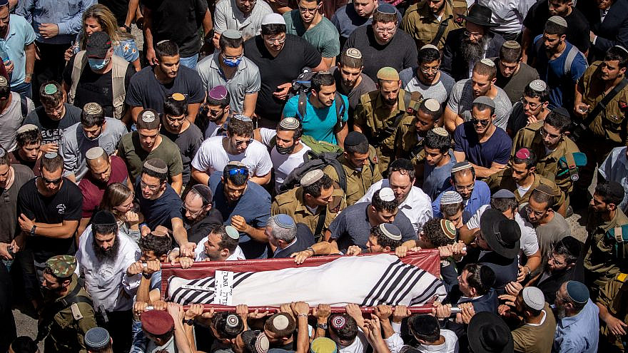 Friends and family mourn at the funeral of Yehuda Guetta, who was hurt in a terror attack at Tapuach Junction and later passed away from his injuries, in Jerusalem on May 6, 2021. Photo by Yonatan Sindel/Flash90.