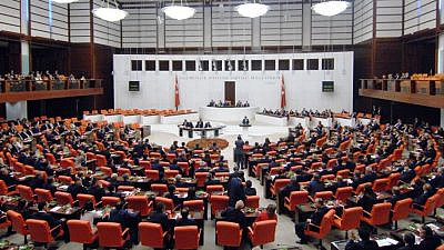 Grand National Assembly of Turkey Parliament members in June 2015. Credit: Yıldız Yazıcıoğlu via Wikimedia Commons.