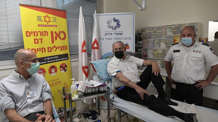 Israeli Prime Minister Benjamin Netanyahu donates blood at Shaarei Tzedek hospital in Jerusalem, April 30, 2021. Photo by Kobi Gideon/GPO.