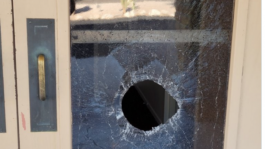 Rock damage to the front glass door at Congregation Chaverim in Tucson, Ariz., May 18, 2021. Source: Screenshot.