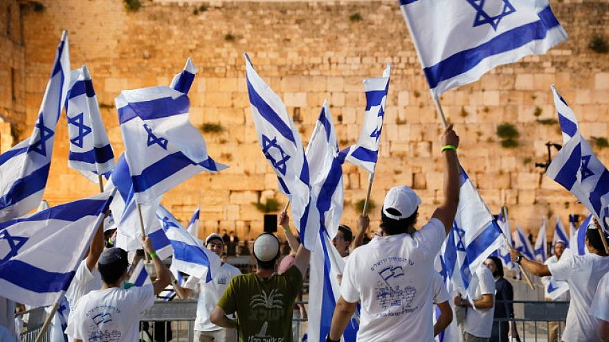 Jews celebrate Jerusalem Day at the Western Wall in the Old City on May 21, 2020. Photo by Olivier Fitoussi/Flash90.