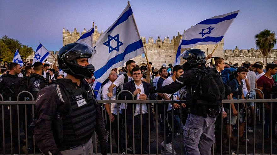 Israeli police remove Israelis during the annual flag march in Jerusalem, June 15, 2021. Photo by Olivier Fitoussi/Flash90.