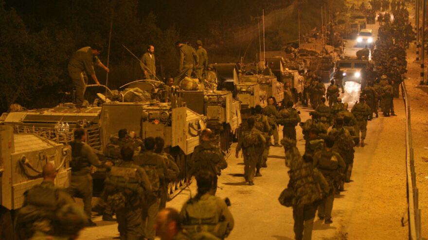 Israeli ground forces march towarsd Lebanon from northern Israel, Aug. 2, 2006. Photo by Pierre Terdjman/Flash90.