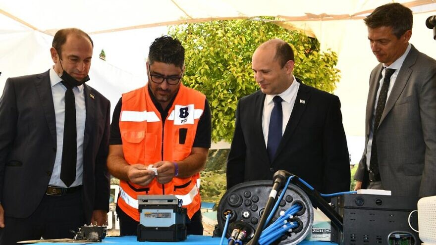 Israeli Prime Minister Naftali Bennett (second from right) and Communications Minister Yoaz Hendel (far right) dedicate the fiber-optic connection in Ma’alot-Tarshiha, July 20, 2021. Credit: Haim Zach/GPO.