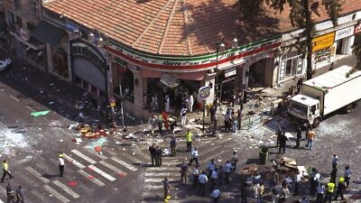 The aftermath of the Sbarro pizzaria  bombing, at the corner of King George Street and Jaffa Road in Jerusalem, Aug 9, 2001. Credit: Avi Ohayon/GPO.