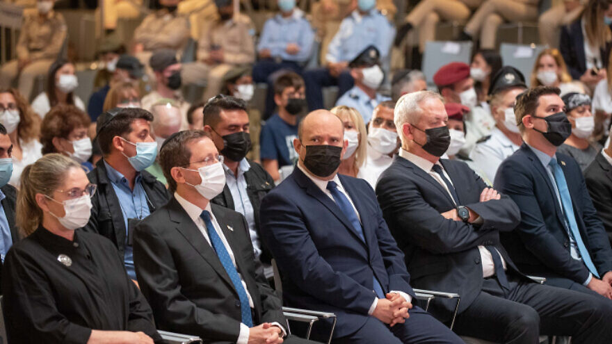 Israeli Prime Minister Naftali Bennett, President Isaac Herzog and Defense Minister Benny Gantz attend a memorial ceremony for the soldiers who fell in Israel's 1973 Yom Kippur war, at the National Hall of Remembrance, Mount Herzl, Jerusalem. Sept. 19, 2021. Photo by Ohad Zwigenberg/POOL.
