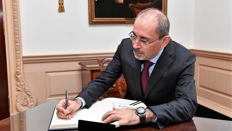 Jordanian Foreign Minister Ayman Safadi signs U.S. Secretary of State Michael R. Pompeo's guestbook before their meeting at the U.S. Department of State in Washington, D.C., on Aug. 22, 2018. Credit: State Department photo via Wikimedia Commons.