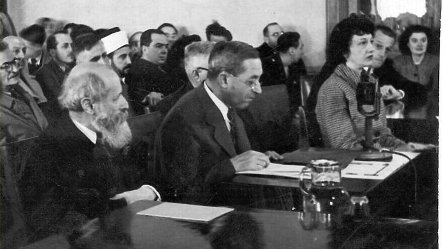 Martin Buber (left) and Judah Leon Magnes testifying before the Anglo-American Committee of Inquiry in Jerusalem (1946). Credit: Wikimedia Commons.