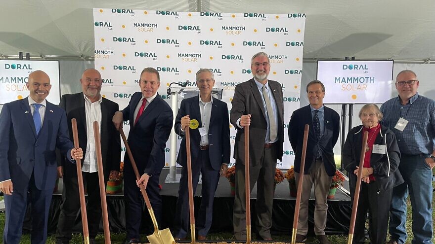 Officials at the groundbreaking included Israeli Ambassador Gilad Erdan, Indiana Gov. Eric Holcomb, Consul General of Israel to the Midwest Yinam Cohen, president and co-founder of Doral Energy Nick Cohen, and Doral chairman and co-founder Dori Davidovitz. Credit: Courtesy.