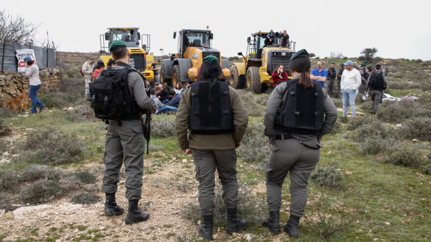 Civil Administration representatives and Border Police begin preparations for evacuation and demolition of the illegal Jewish neighborhood of Netiv Ha'avot in Gush Etzion, Feb. 6, 2018. Photo by Gershon Elinson/Flash90.