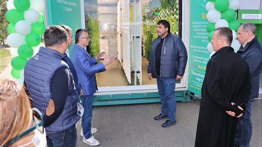 The Israeli agro-tech company Vertical Field sets up healthy-greens farms inside of retail stores. Credit: DJC.COM.UA.