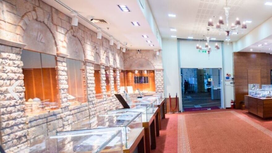 A showroom at the Israel Diamond Center. Credit: IDC.