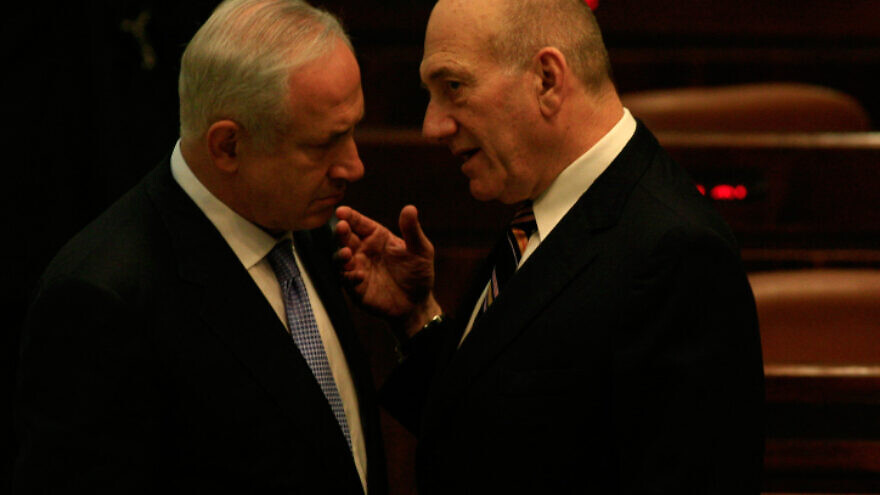 Outgoing Israeli Prime Minister Ehud Olmert speaks to his successor, Benjamin Netanyahu, on the night of his inauguration at the Knesset in Jerusalem. March 31, 2009. Photo by Yossi Zamir/Flash90.