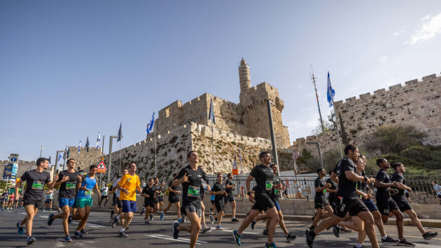 Thousands of runners take part in the annual marathon in Jerusalem, Oct. 29, 2021. Photo by Yonatan Sindel/Flash90.