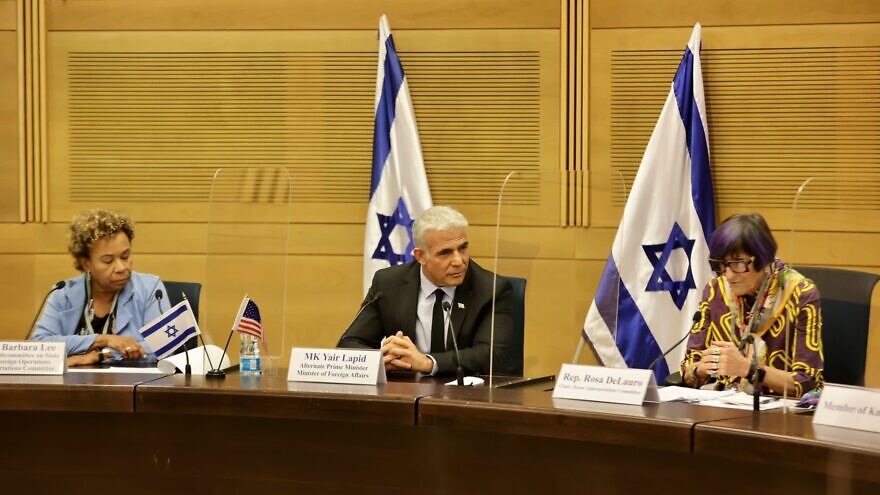 Israeli Foreign Minister Yair Lapid meets with a Democratic congressional delegation organized by J Street. Source: Yair Lapid/Twitter.