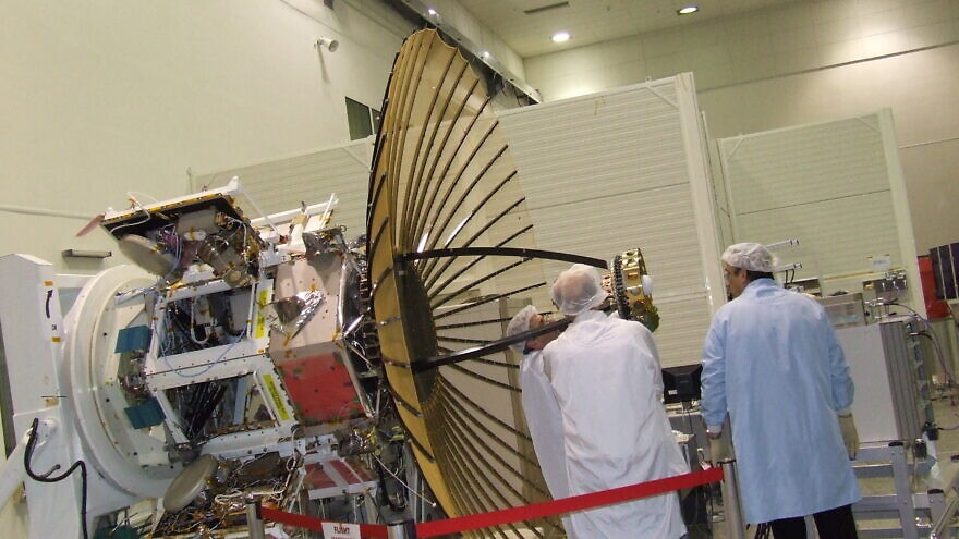 Israel Aeropsace Industries' Tecsar radar observation satelite. Credit: Courtesy.