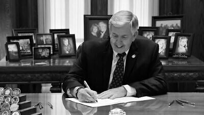 Missouri Gov. Mike Parson signs a bill on June 19, 2019. Credit: Office of Missouri Governor via Flickr/Wikimedia Commons.
