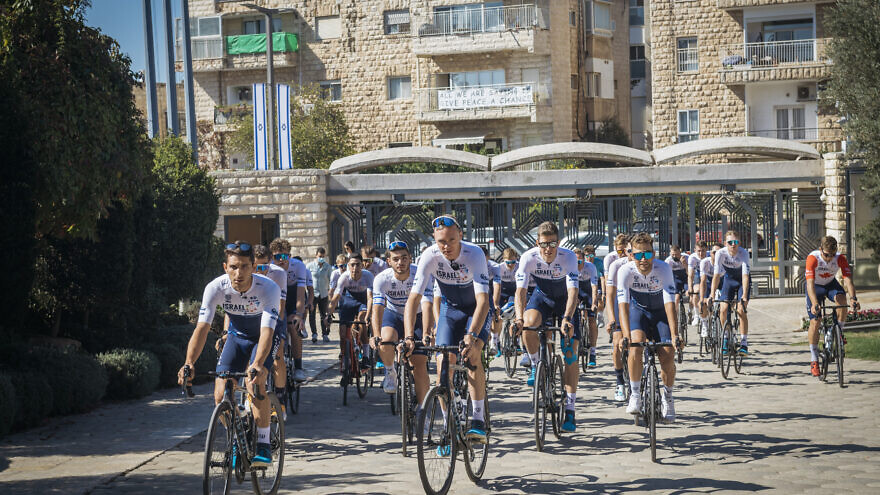 Cyclists with Team Start-Up Israel at the President's Residence in Jerusalem. Credit: Noa Arnon/Cycling Academy LTD.