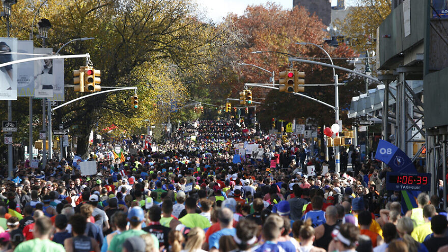 Crowds at the 2016 New York City Marathon. Credit: A. Katz/Shutterstock.