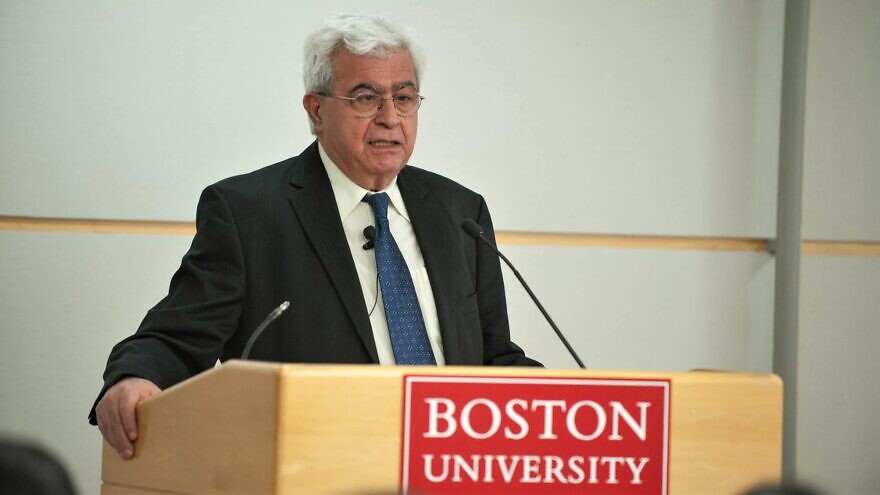 Elias Khoury speaks about “Europe Meets the Arab World” at Boston University Photonics Center, March 18, 2016. Credit: Wikimedia Commons.