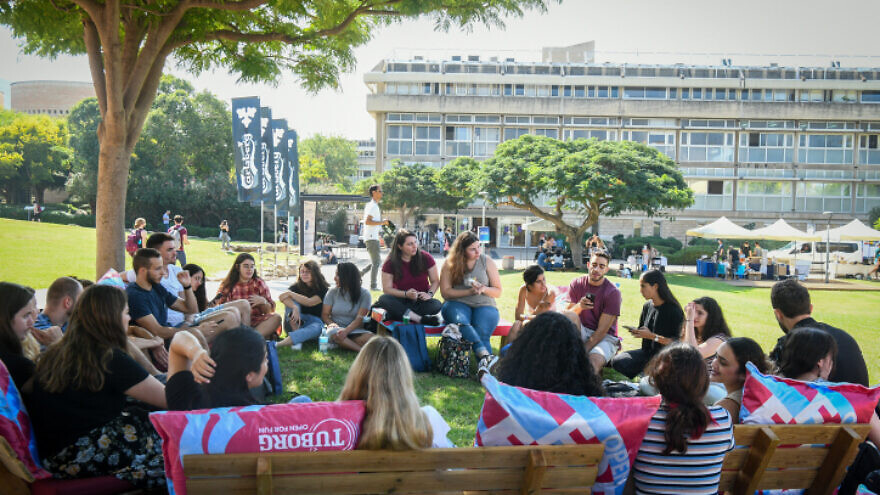 Students seen at the Tel Aviv University on the first day of the new academic year, October 10, 2021. Photo by Flash90.