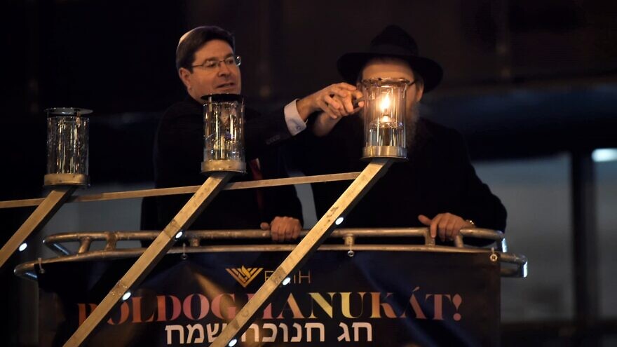 A candle-lighting celebration was held on the first night of Hanukkah in Budapest’s Nyugati Square, lit by Ofir Akunis, a member of Israel’s Knesset (left), and Rabbi Baruch Oberlander, Av Beit Din (Head of Religious Court) of Budapest’s Orthodox community, Nov. 28, 2021. Photo by Zsolt Demecs.