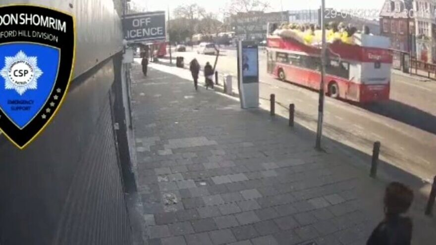 Captured surveillance footage of a London bus in the Jewish section of Stamford Hill. Jan, 29, 2022. Source: Shomrim/Twitter