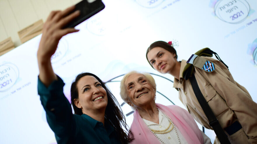 Lihi Lapid poses for a selfie during an event called “Beauty Heroines,” a makeover event for elderly Holocaust survivors in Herzliya, on Oct. 25, 2021. Photo by Tomer Neuberg/Flash90.