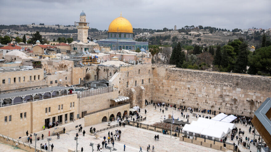 The Western Wall plaza and the Dome of the Rock, in Jerusalem's Old City. Dec. 23, 2021. Photo by Lee Aloni/Flash90.