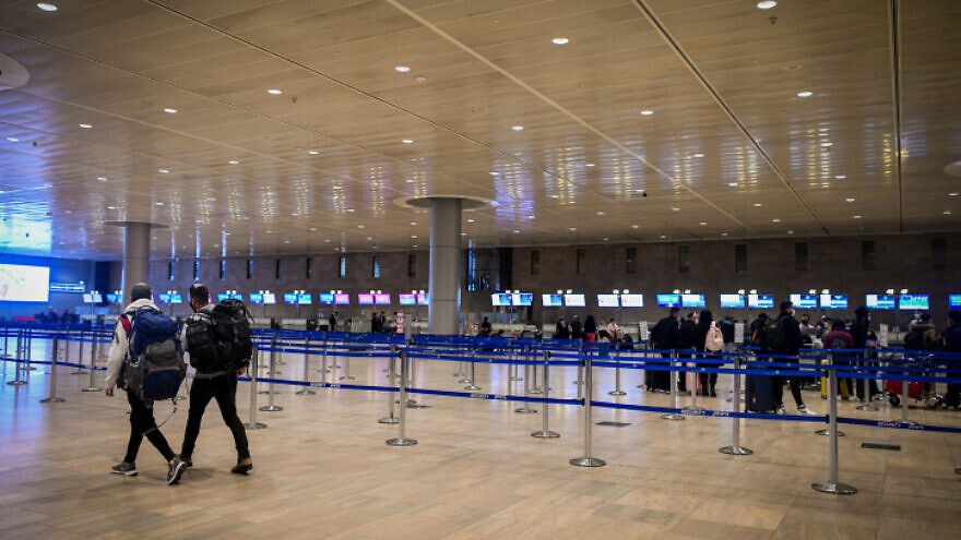 Travelers at Israel's Ben-Gurion International Airport on Jan. 4, 2022. Photo by Arie Leib Abrams/Flash90.