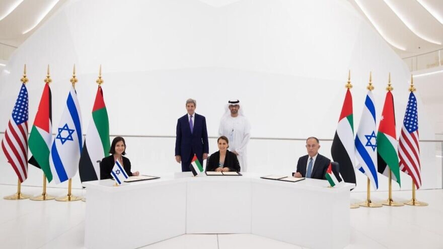 Israeli Energy and Water Resources Minister Karine Elharrar, UAE Climate Change Minister Mariam Almheiri and Jordan Water and Irrigation Minister Mohammed Al-Najjar sign a water agreement at the Dubai Expo on Nov. 22, 2021, as U.S. Climate Envoy John Kerry and UAE Crown Prince Mohammed bin Zayed look on. Credit: Israeli Foreign Ministry.