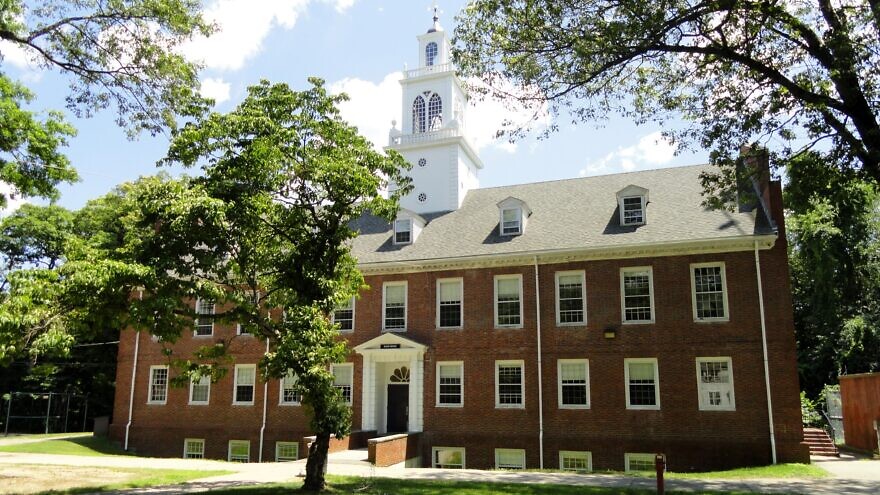 Curry College in Milton, Mass. Credit: Daderot via Wikimedia Commons.
