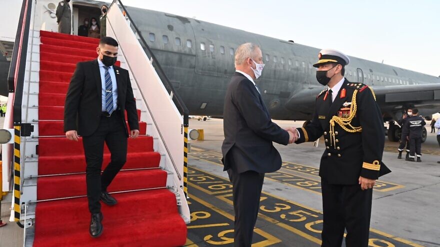 Israeli Defense MInister Benny Gantz arrives in Bahrain on Feb. 2, 2022. Credit: Elad Malka/Israeli Ministry of Defense.