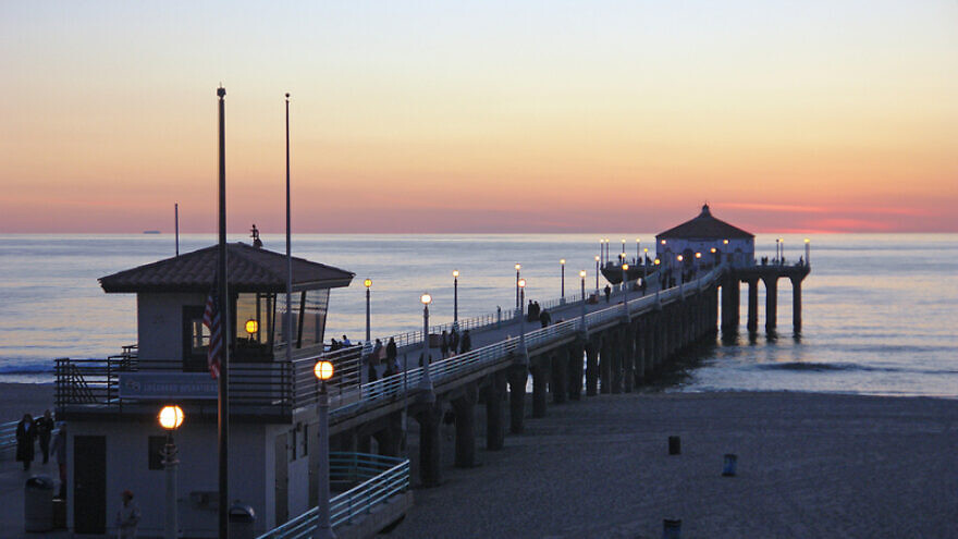 Manhattan Beach Pier in California. Credit: Evanthomas1 at English Wikipedia via Wikimedia Commons.