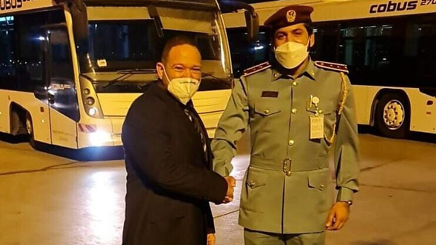 Israel Police Chief Yaakov Shabtai (left) lands in Abu Dhabi. Credit: Israeli Police Spokesperson.