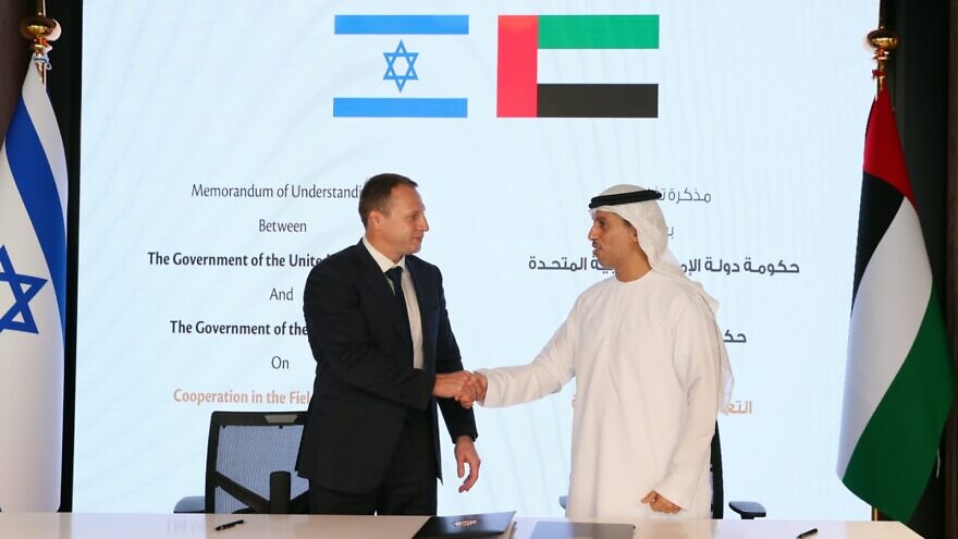 Israeli Tourism Minister Yoel Razvozov signs tourism agreement with UAE Economy Minister HE Dr. Ahmad Belhoul Al Falasi, Feb. 8, 2022. Credit: Israeli Economy Ministry.