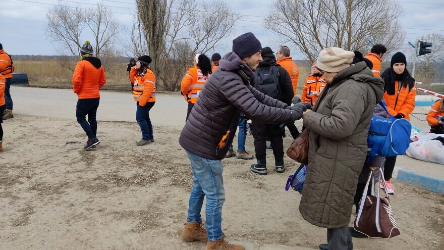 United Hatzalah distributes kosher food, medicine and other items to Ukrainian refugees in Moldova as the Russian war continues, March 2022. Source: United Hatzalah/Twitter.