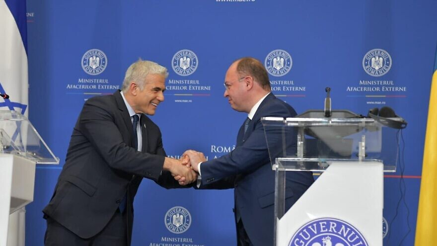 Israeli Foreign Minister Yair Lapid meets with Romanian Foreign Minister Bogdan Aurescu in Bucharest, Romania, March 13, 2022. Photo: Shlomi Amsalem/GPO.