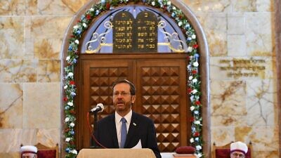 Israeli President Isaac Herzog speaks at the Neve Shalom Synagogue in Istanbul, Turkey, March 10, 2022. Credit: Haim Zach/GPO.