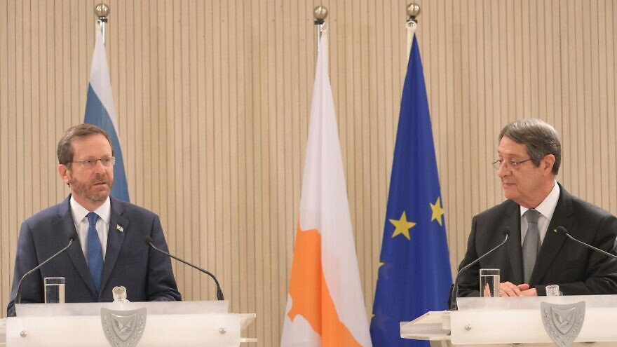 Israeli President Isaac Herzog (left) and Cyprus President Nicos Anastasiades deliver joint remarks in Nicosia, Cyprus, on March 2, 2022. Credit: Amos Ben-Gershom/GPO.