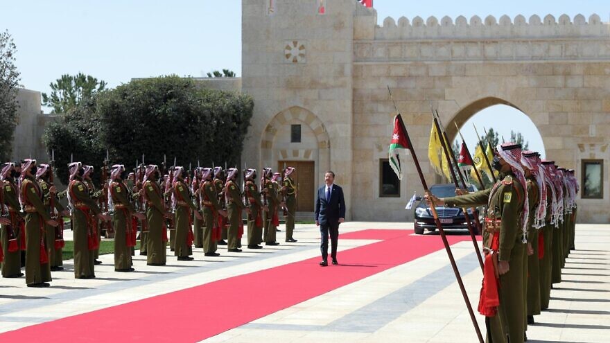 Israeli President Isaac Herzog is received by an honor guard in Amman, Jordan, March 30, 2022. Credit: Haim Zach/GPO.