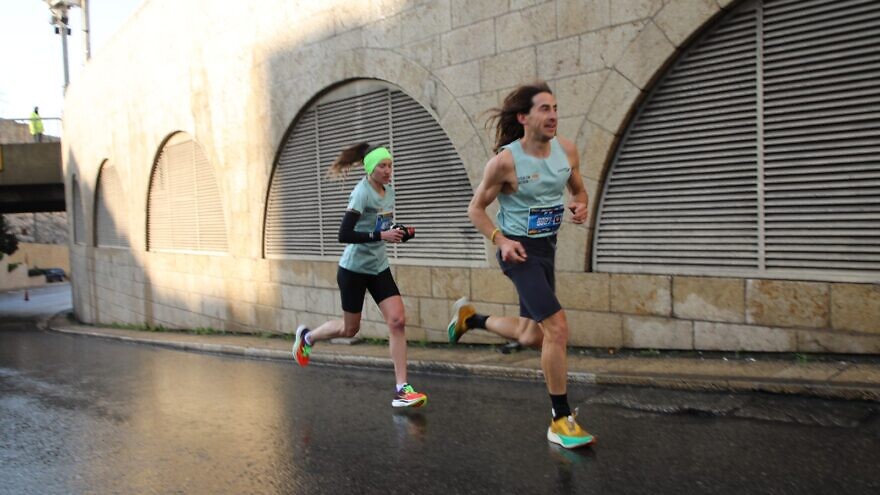 Ukrainian refugee Valentyna Kiliarska (left) won the Jerusalem Marathon on March 25, 2022. Credit: Sportphotography.