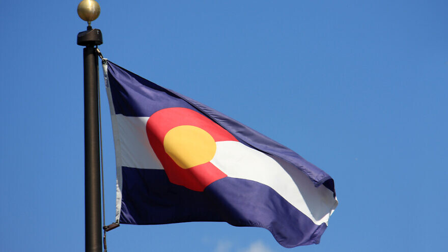 Colorado State flag. Credit: Jenny T/Shutterstock.