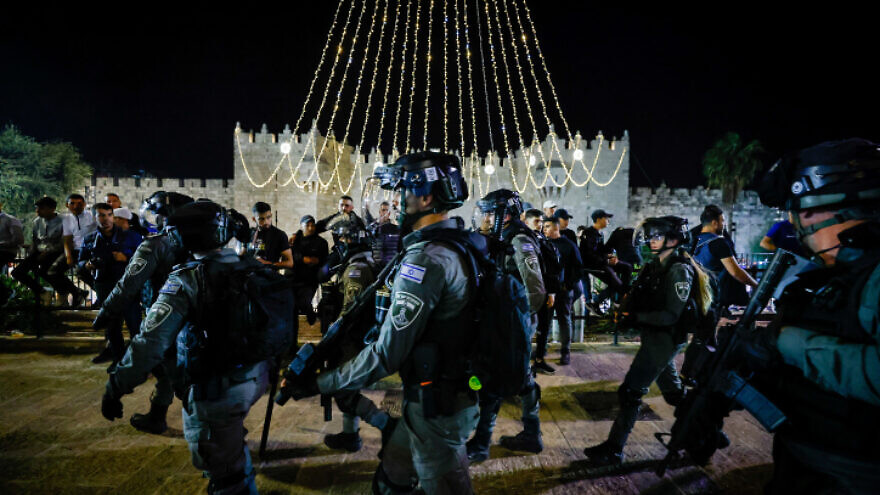 Israeli Police officers during clashes with protesters at Damascus Gate in Jerusalem's Old City at the start of Ramadan, April 3, 2022. Photo by Olivier Fitoussi/Flash90.
