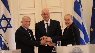 Greek Foreign Minister Nikos Dendias, Israel's Foreign Minister Yair Lapid and Cypriot Minister of Foreign Affairs Ioannis Kasoulidis at a news conference at the Ministry of Foreign Affairs in Athens, Greece, on April 5, 2022. Source: Asi, Efrati/Twitter.